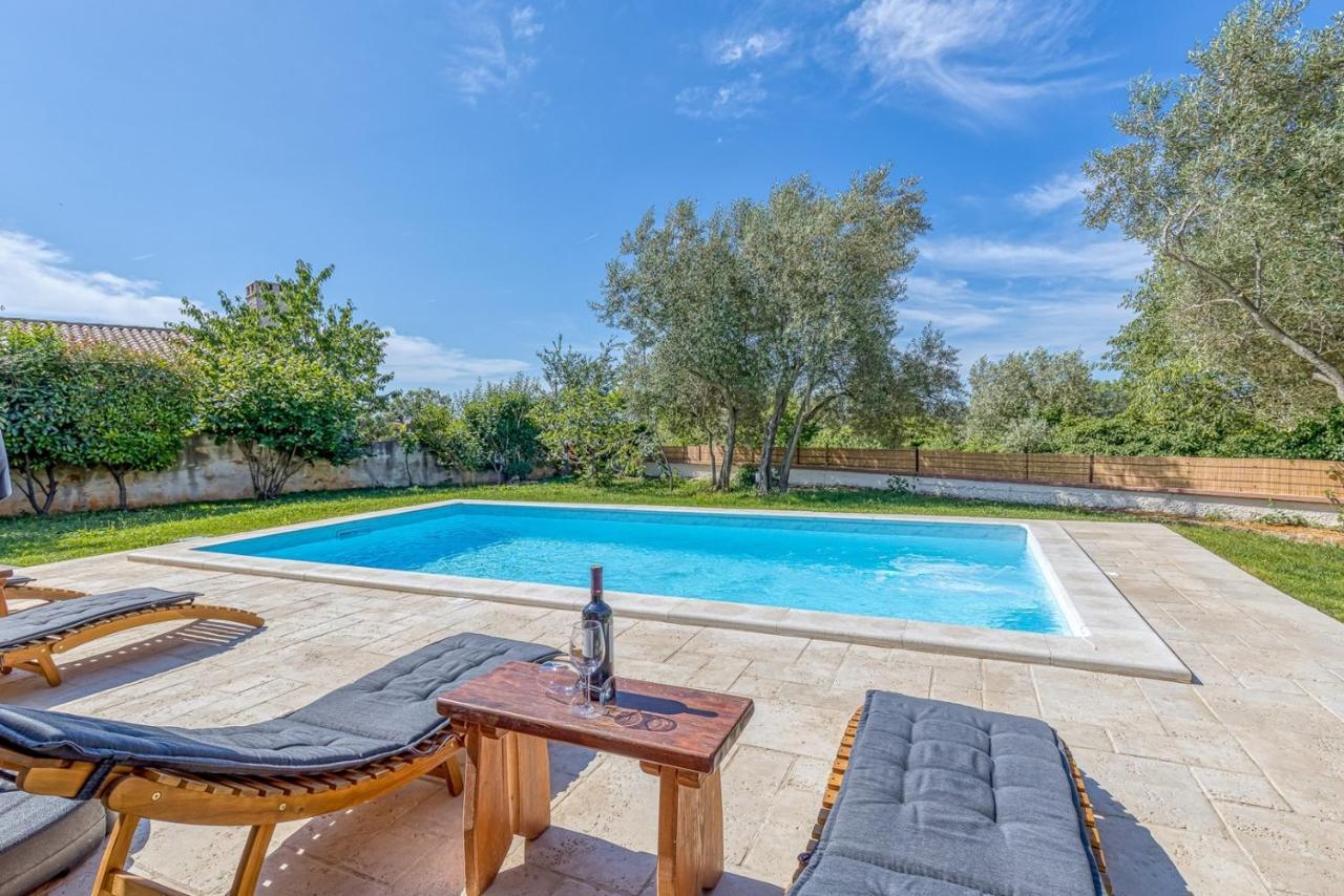 Villa Agatta With Private Pool Smoljanci Bagian luar foto